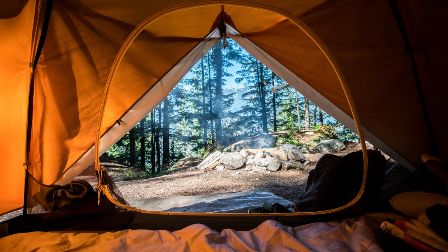 Top 10 destinații de camping unde poți ajunge cu mașina