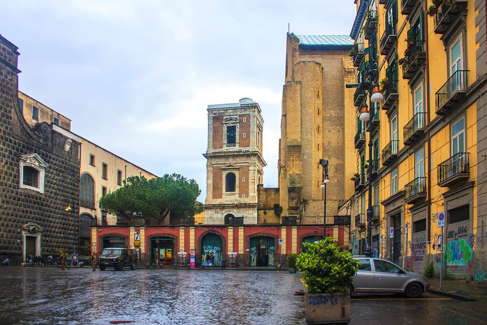 Piazza San Domenico Maggiore, Napoli