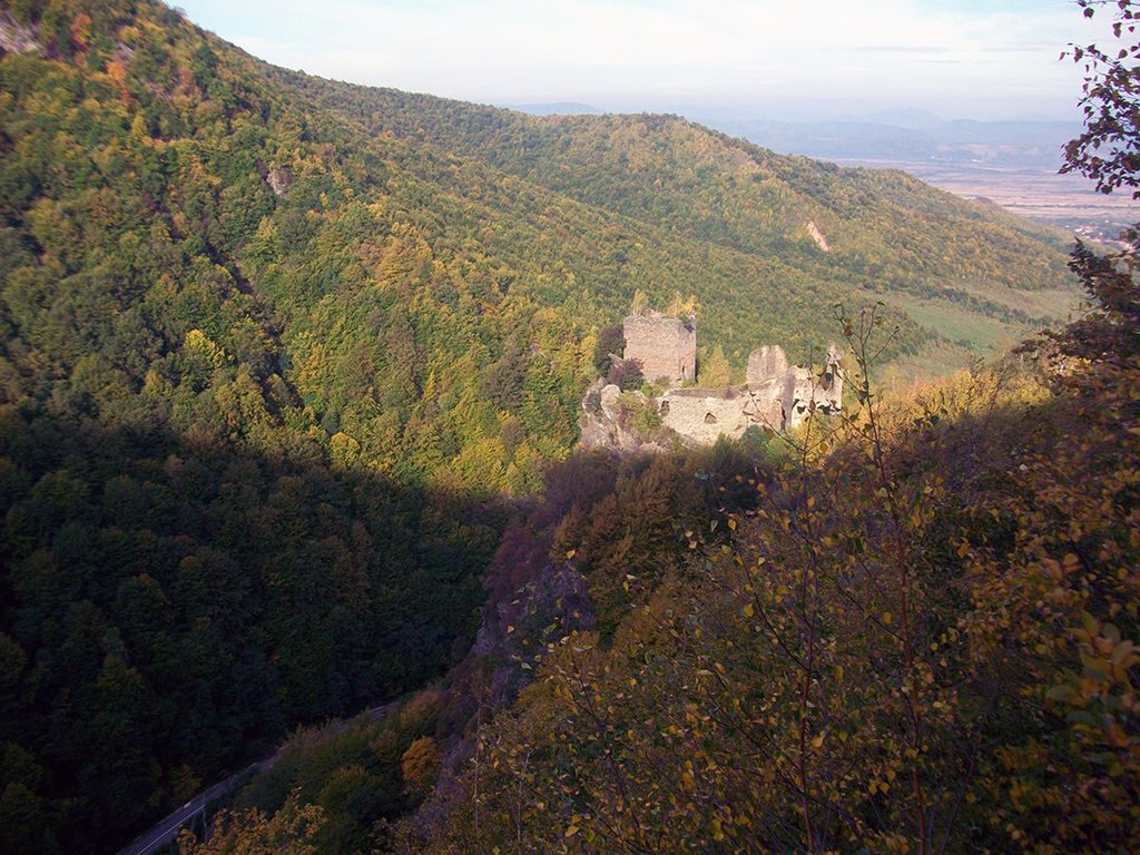 Cetatea Colț, modelul lui Jules Verne pentru romanul „Castelul din Carpați”