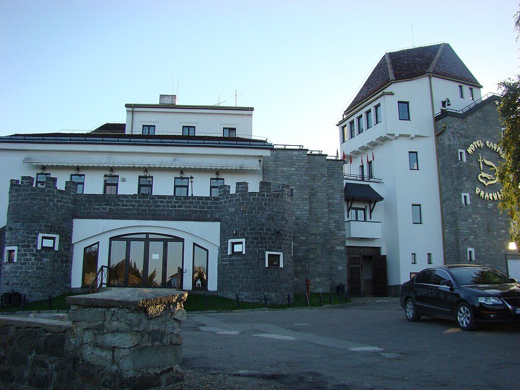 obiective-turistice-vatra-dornei-hotel-castel